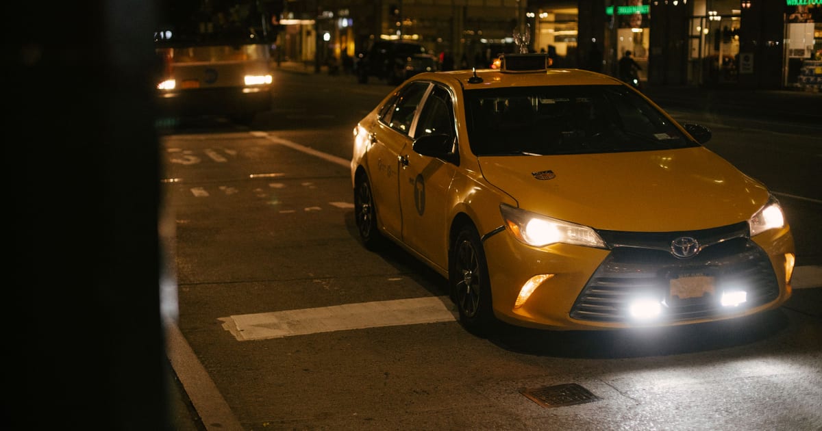 How to Avoid Taxi Scams at Airports 2026 | FrankfurtRide