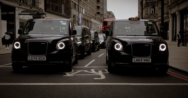 Taxi vs Private Transfer in Frankfurt: Which Is Better?