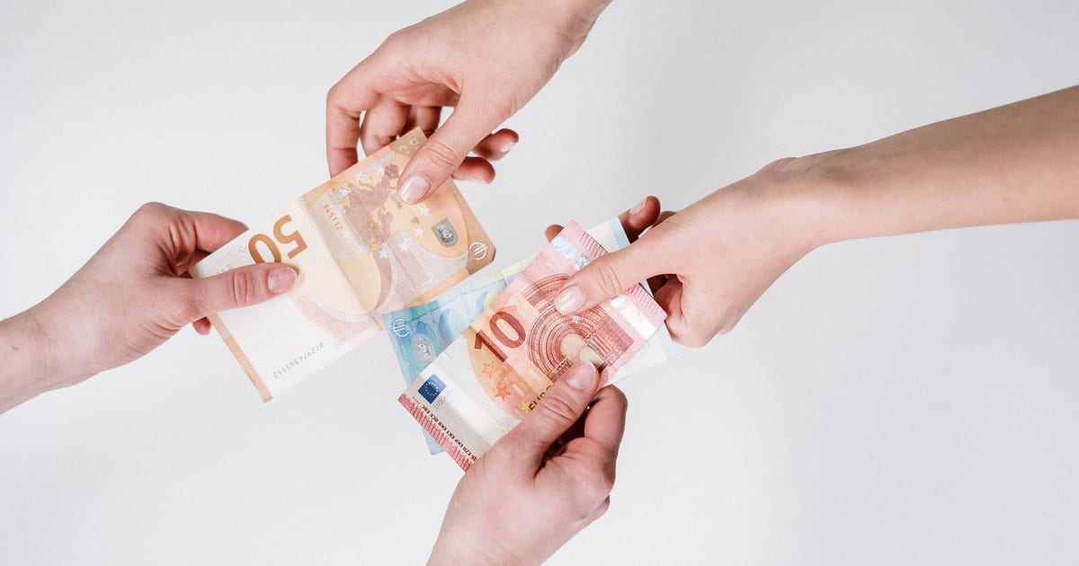 Tipping in Germany: How Much & When (Visitor Guide) | FrankfurtRide