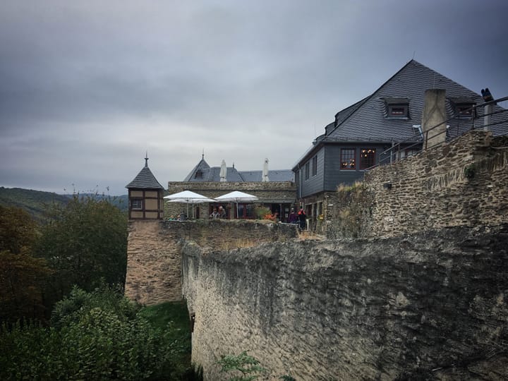 Private transfer from Frankfurt Airport to Marksburg Castle & Braubach