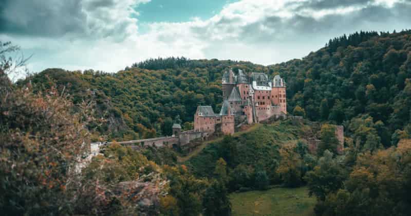 Airport transfer to Burg Eltz Castle, Germany from Frankfurt Airport