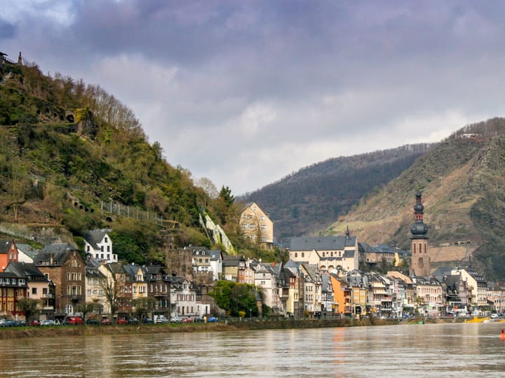 Private transfer from Frankfurt Airport to Rhine Castles